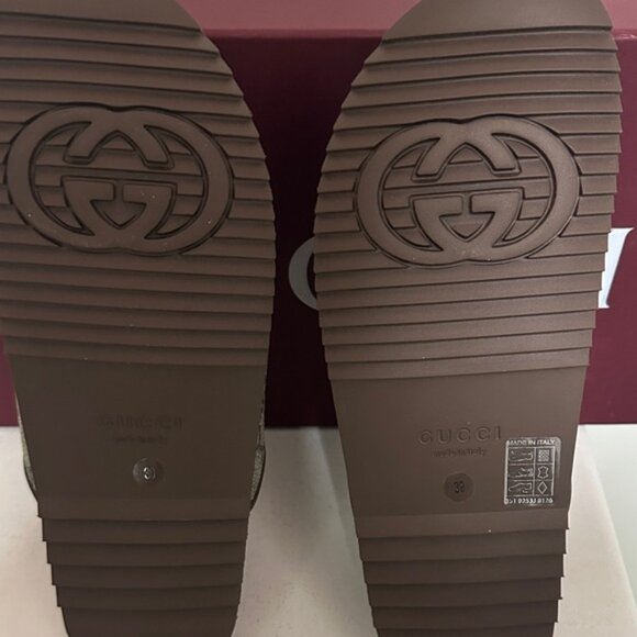 ***Authentic**Gucci Beige Monogram Slippers with Gold Details - Picture 7 of 13